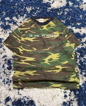 Vintage 2001 TrevCo 'Oh, crap... It's snowing!' Camo Graphic T-Shirt